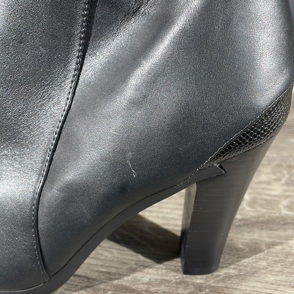 Brand New Women’s TSUBO Troain Black Leather Zip Up High Heel Ankle Booties - Picture 6 of 8